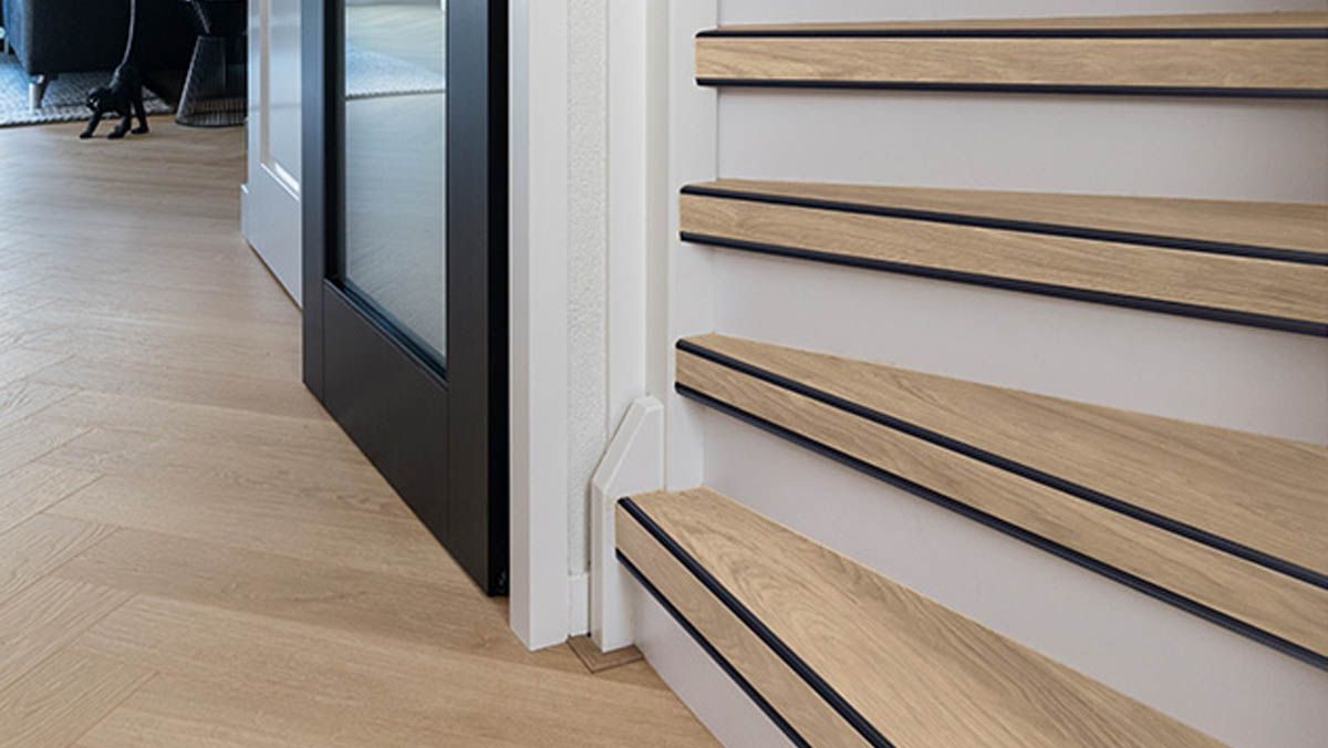 Gerenoveerde trap in OTIUM-decor